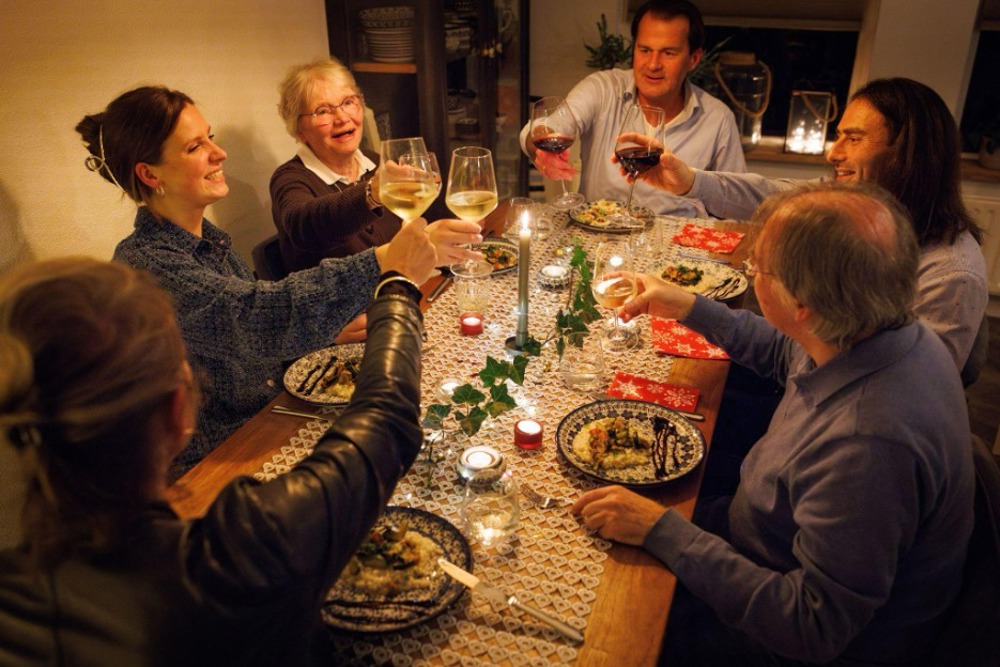 Bij een van de eerdere Eet Mee-diners (foto: Jons Jeronimus)